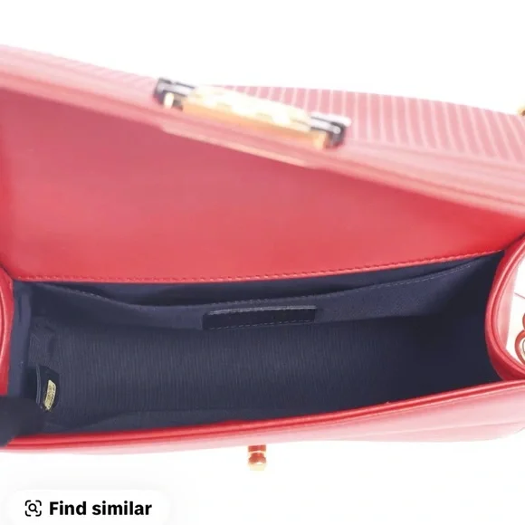 Chanel calfskin leather shoulder bag Red Medium Waffle Quilted calfskin leather - Picture 4 of 5